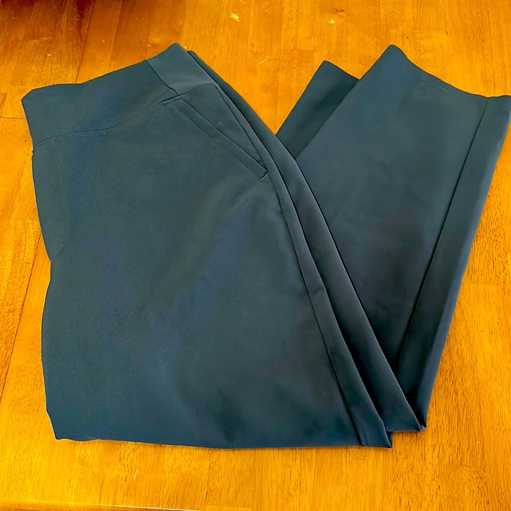 COPY - NWOT Athleta women’s size 16 endless pant Bali green